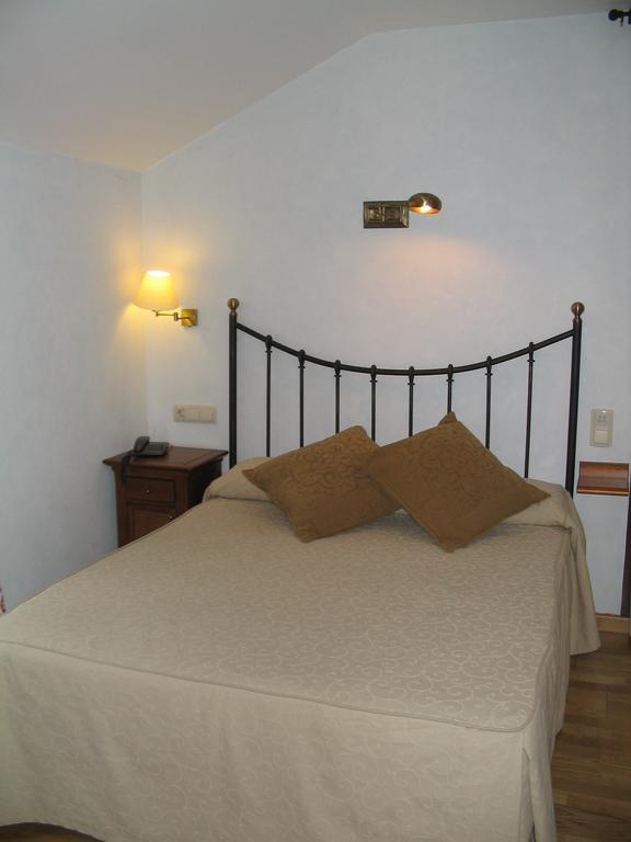 Hotel Villa Russell Torla Exterior photo