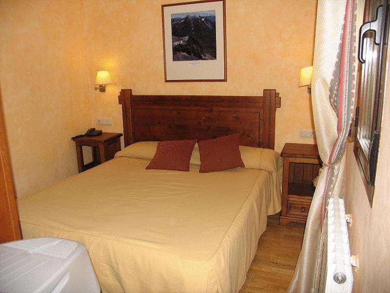 Hotel Villa Russell Torla Exterior photo
