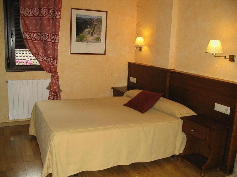Hotel Villa Russell Torla Exterior photo