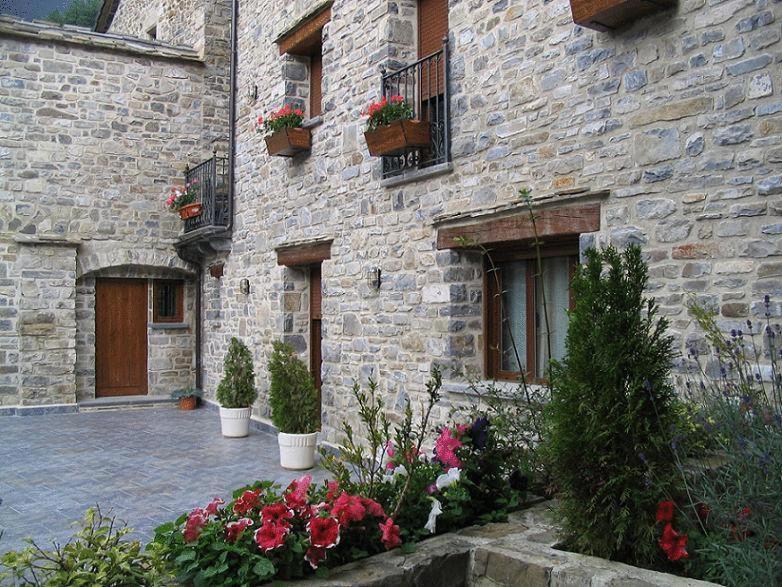Hotel Villa Russell Torla Exterior photo